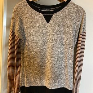 Light sweater with striped sleeves